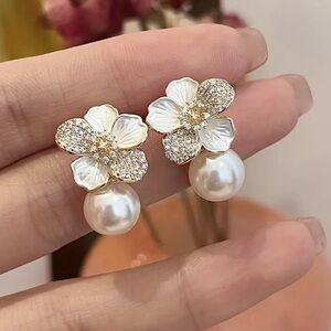 NEW SUMMER White Camellia Sapphire Pearl Graceful Dangle Beautiful Earrings